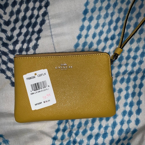 Coach Handbags - Coach Wristlet never used Coach Handbags - Coach Wristlet never used